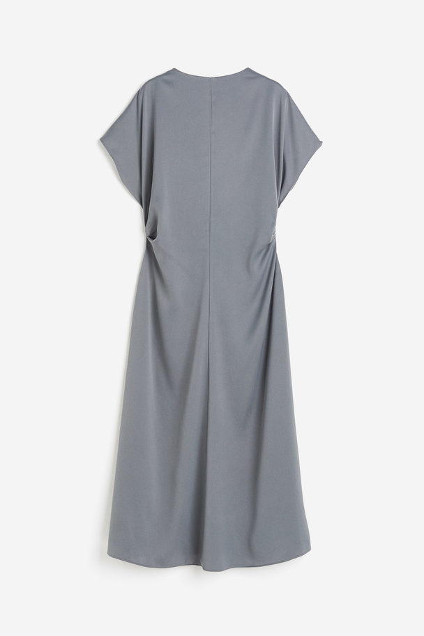 H&M Kleid mit betonter Taille Grau