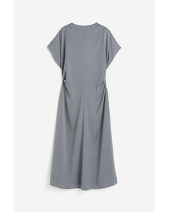 Kleid mit betonter Taille Grau