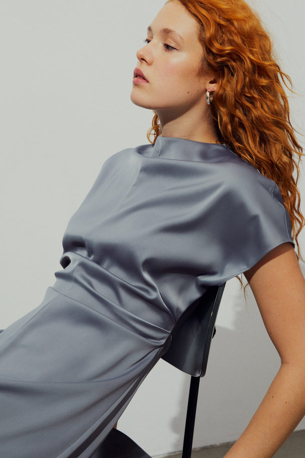 H&M Kleid mit betonter Taille Grau