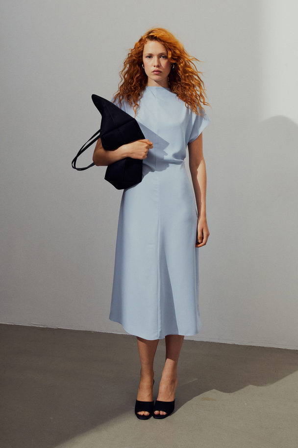 H&M Kleid mit betonter Taille Hellblau