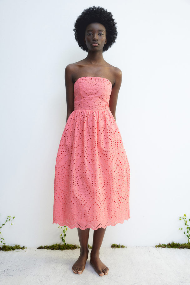 H&M Bandeau-Kleid mit Broderie Anglaise Rosa