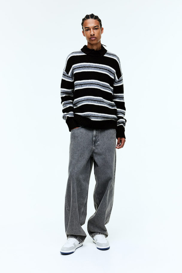 H&M Oversized Fit Genser Sort/grå Stripet