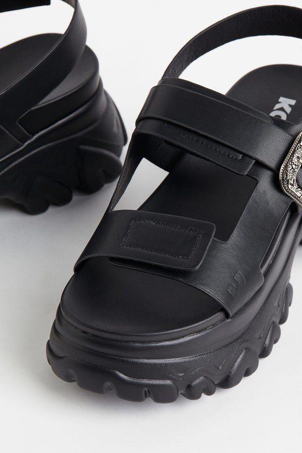 KOI Footwear Iron Surveillance Chunky Sandaler Svart