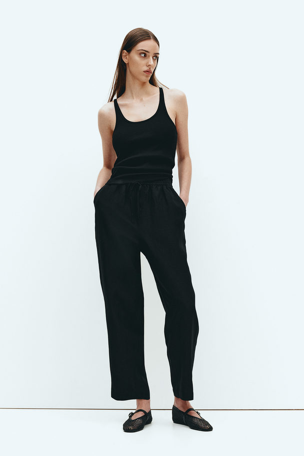 H&M Schmal zulaufende Hose aus Leinenmix Schwarz