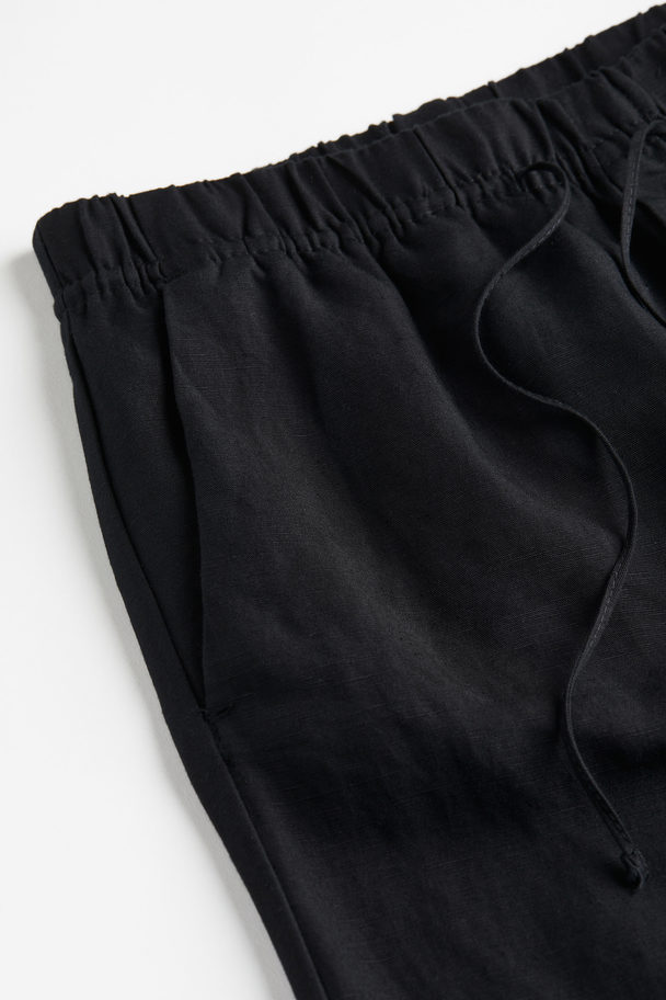 H&M Schmal zulaufende Hose aus Leinenmix Schwarz