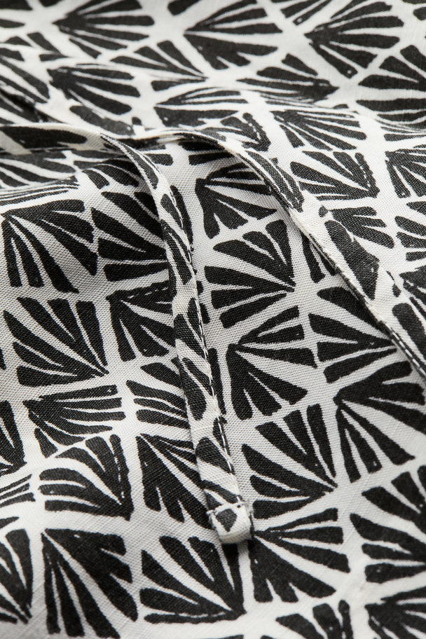 H&M Linen-blend Pull-on Shorts Black/patterned