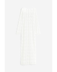 Rückenfreies Kleid im Häkellook Weiß
