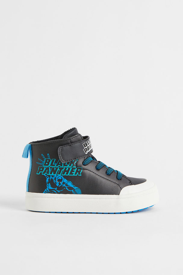 H&M Bedruckte Sneaker mit Warmfutter Schwarz/Black Panther