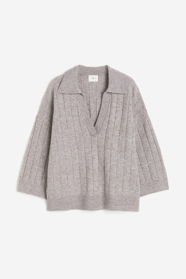 H&M Gerippter Pullover mit Kragen Taupe
