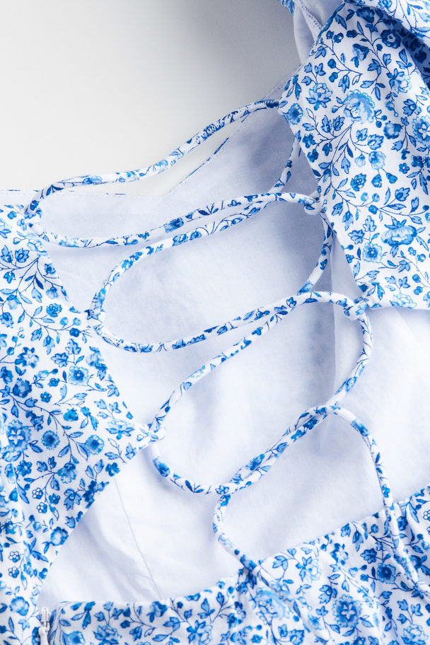 H&M Schulterfreies Kleid mit Puffärmeln Weiß/Blau geblümt