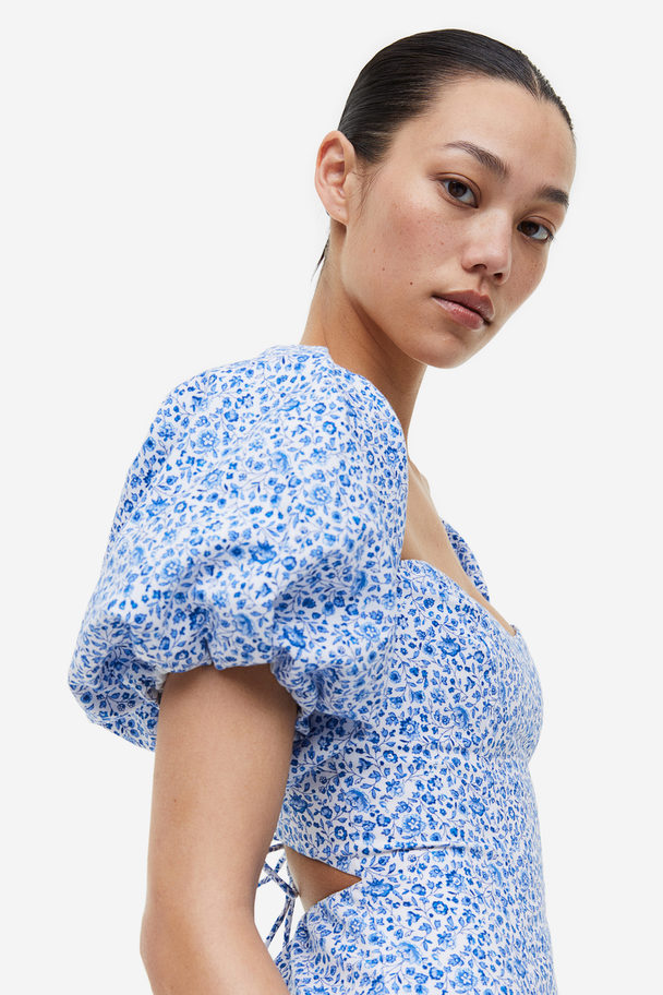 H&M Schulterfreies Kleid mit Puffärmeln Weiß/Blau geblümt