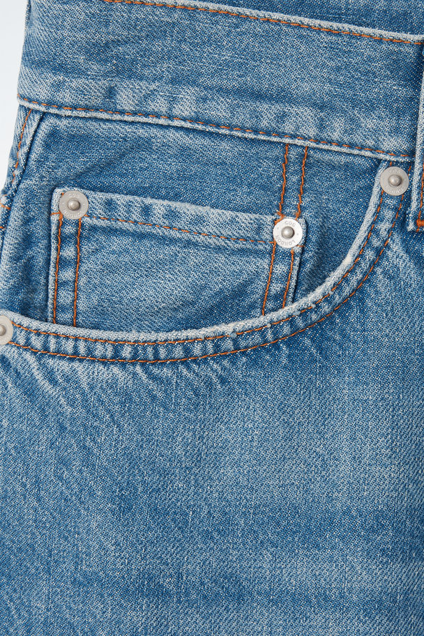 COS JEANS MIT VERZIERUNGEN - LOCKER MITTELBLAU