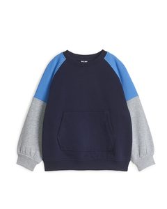 Sweatshirt im Colourblock-Design Dunkelblau/hellblau/grau
