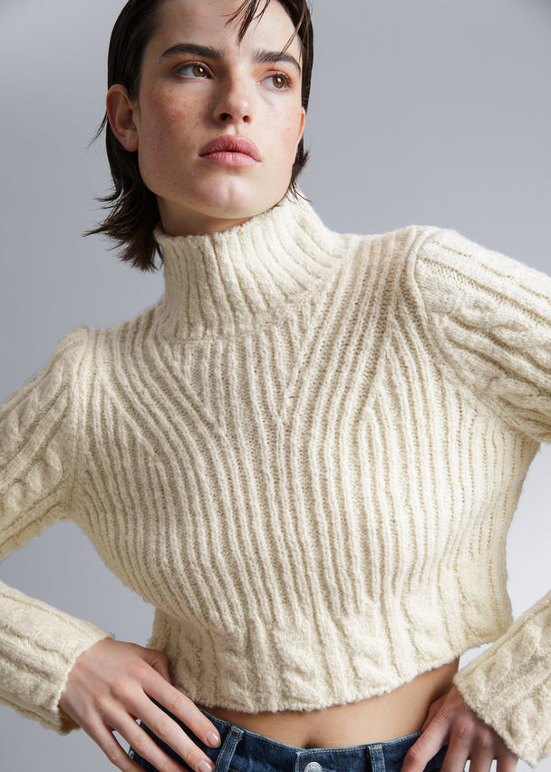 & Other Stories Cropped Cable Knit Jumper Light Beige