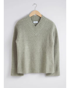 Flauschiger Strickpullover Khaki