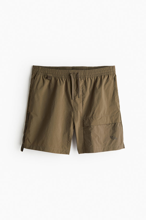 H&M Ultraleichte Sportshorts Khakigrün