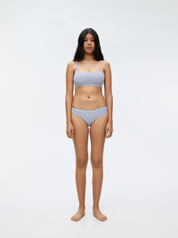 ARKET Bikini-Hose aus Seersucker Blau/Weiß