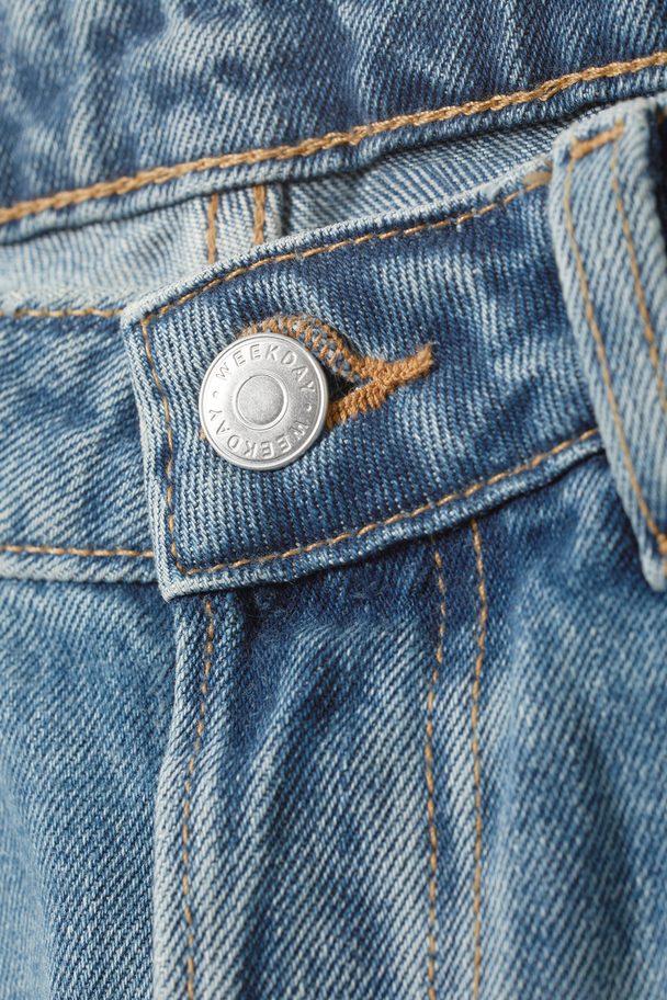 Weekday Pin Rett Jeans Med Mellomhøyt Liv Favorittblå