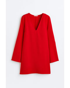 Kleid mit V-Ausschnitt Rot