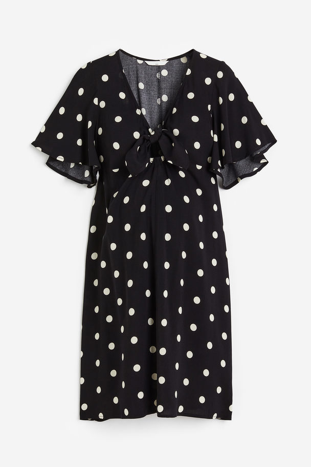 H&M MAMA Kleid mit Knotendetail Schwarz/Gepunktet