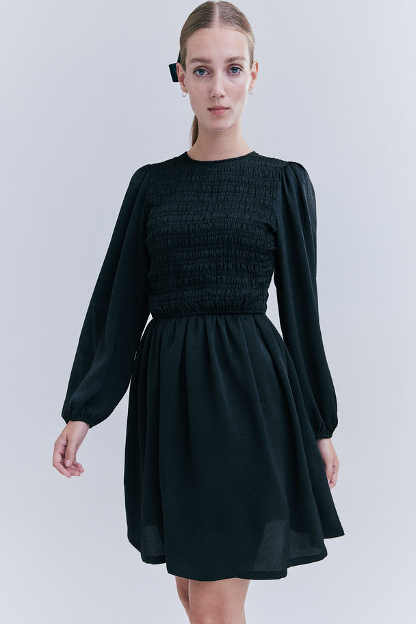 H&M MAMA Stillkleid mit gesmoktem Oberteil Schwarz