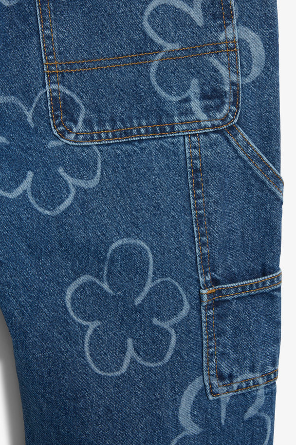 Monki Blaue Cargo-Jeans mit Blumen Blaue Blumen