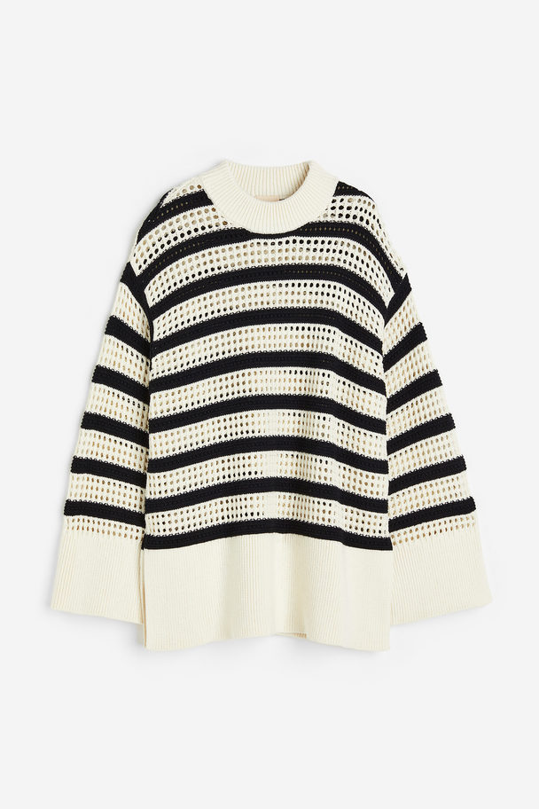 H&M Oversized Pullover in Ajourstrick Cremefarben/Gestreift