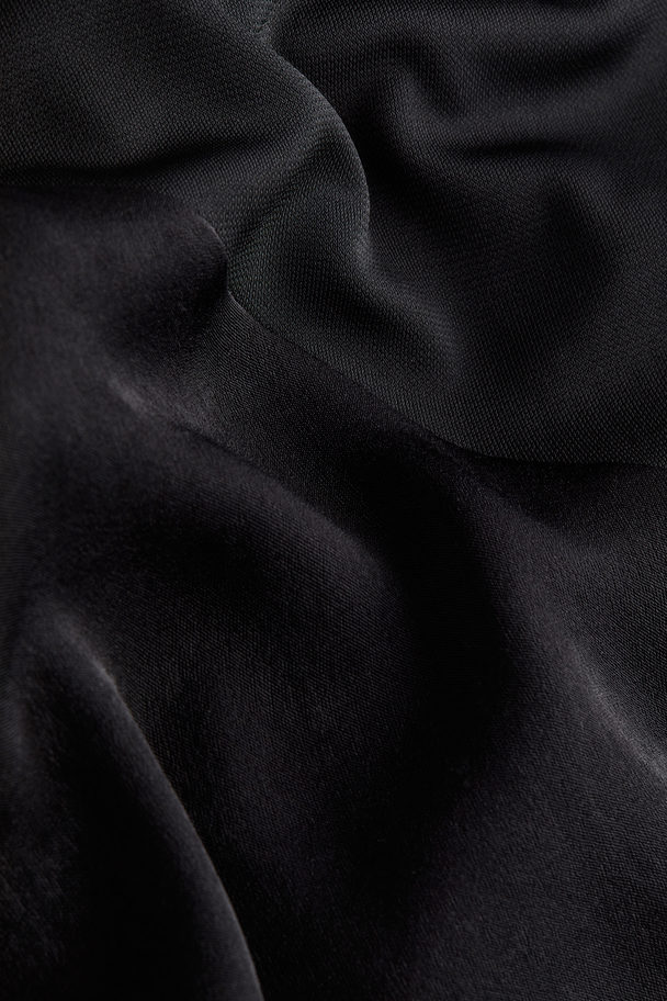 H&M Kleid mit Twistdetail im Rücken Schwarz