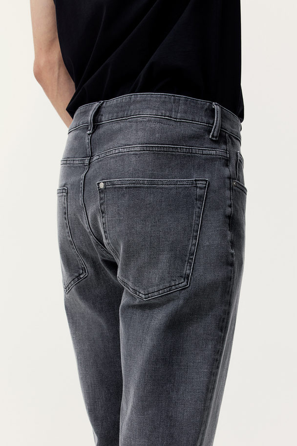 H&M Xfit® Straight Regular Jeans Grijs
