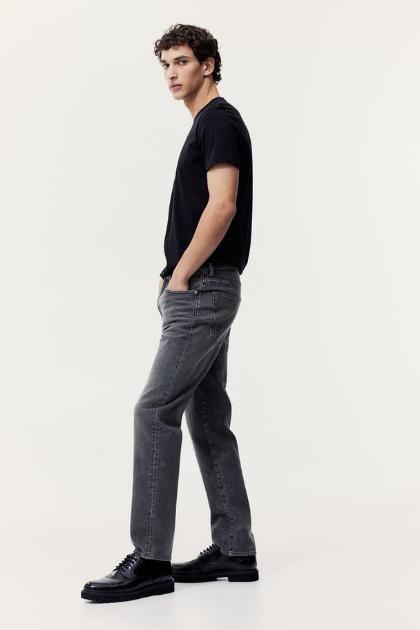 H&M Xfit® Straight Regular Jeans Grijs