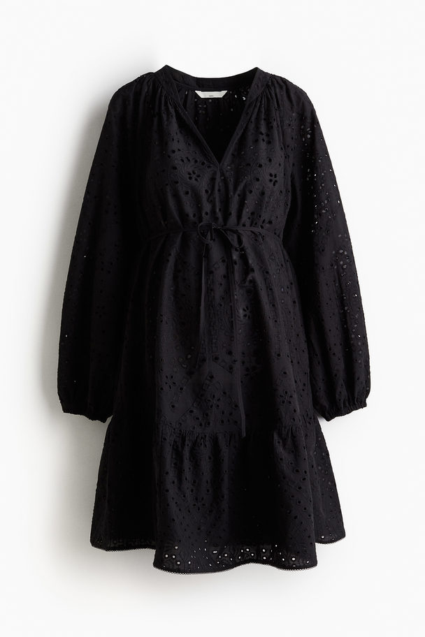 H&M MAMA Kleid mit Broderie Anglaise Schwarz