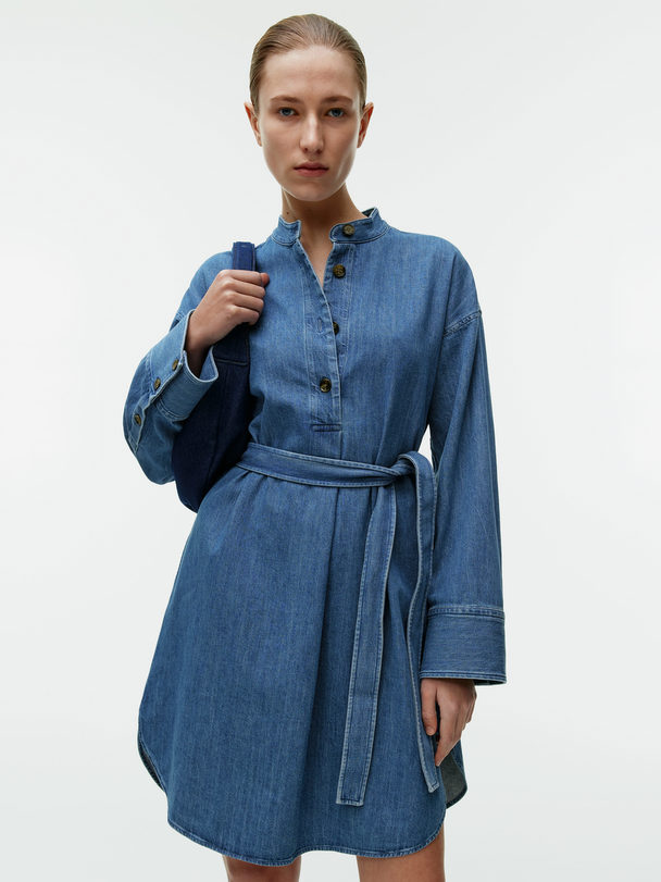 ARKET Skjortklänning I Denim Mellanblå
