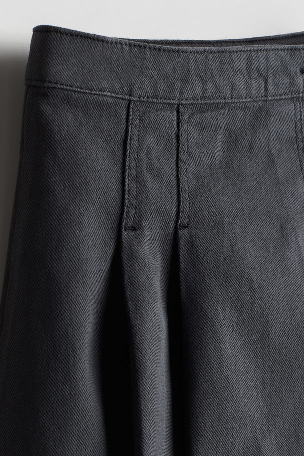 H&M Pleated Skirt Dark Grey