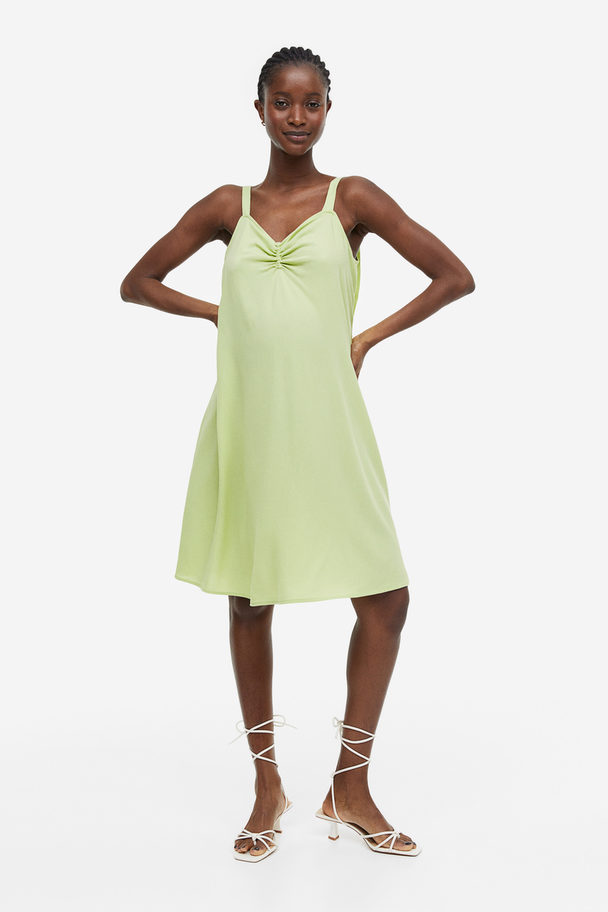 H&M MAMA Kleid mit Bindedetail Hellgrün