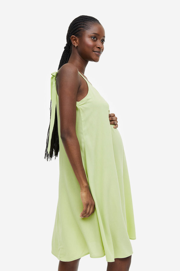 H&M MAMA Kleid mit Bindedetail Hellgrün