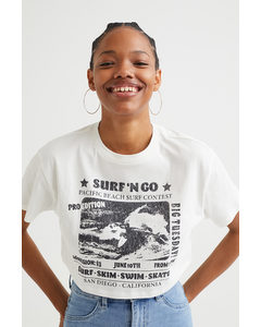 Kurzes T-Shirt mit Print Weiß/Surfer