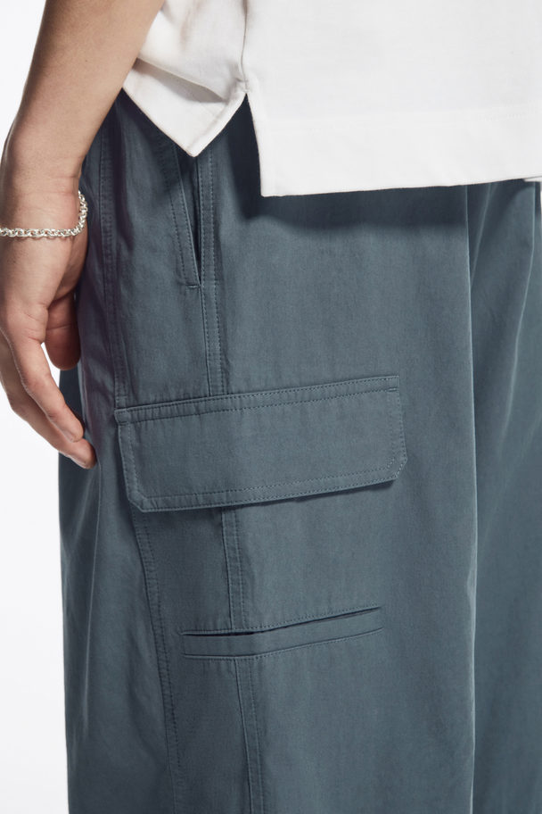 COS VOLUMINÖSE CARGOHOSE MIT WEITEM BEIN Blau