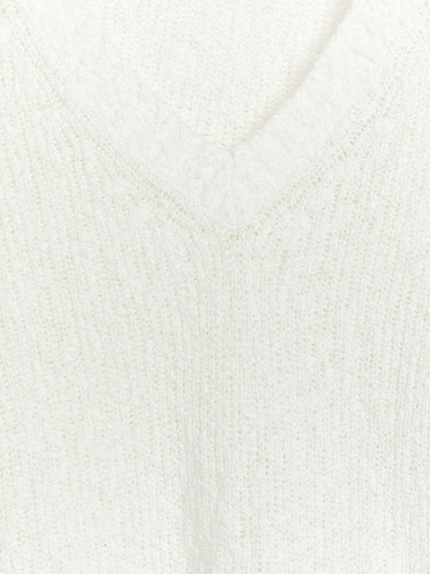ARKET Bouclé-Pullover mit V-Ausschnitt Weiß