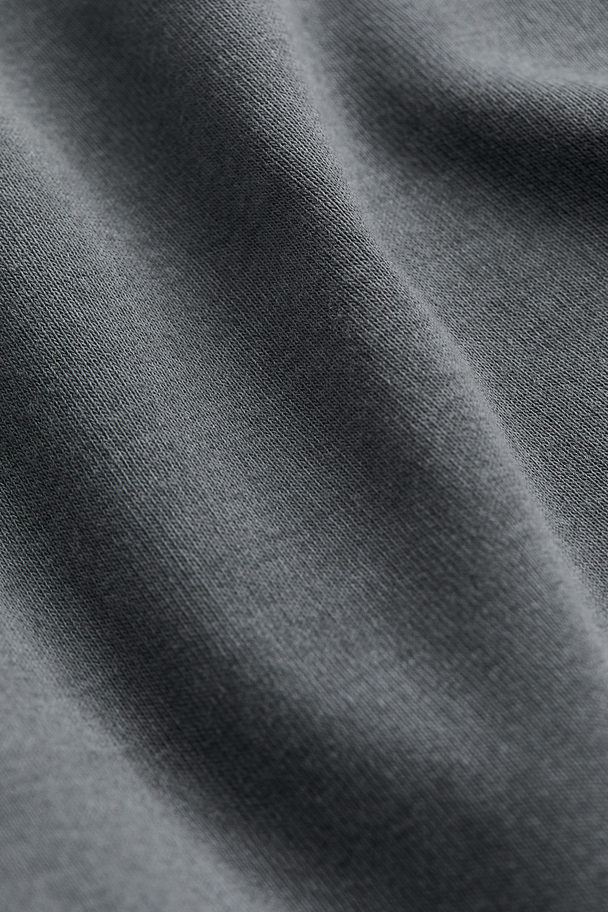 H&M Figurnahes Baumwoll-T-Shirt Dunkelgrau