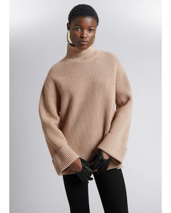 Oversized Striksweater Med Rullekrave Beige