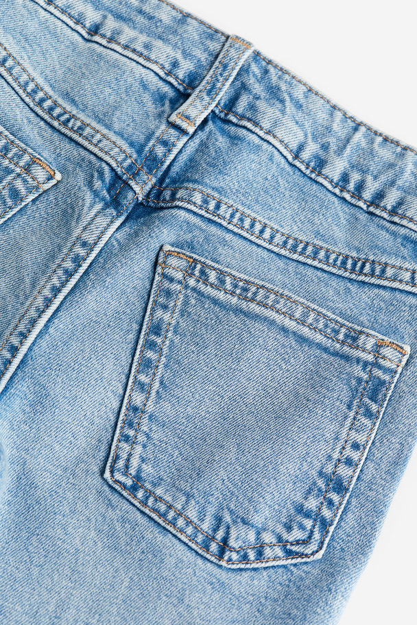 H&M Relaxed Fit Jeans mit verstärkten Knien Denimblau