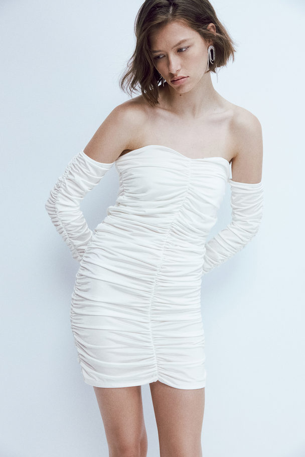 H&M Schulterfreies Kleid mit Raffungen Cremefarben
