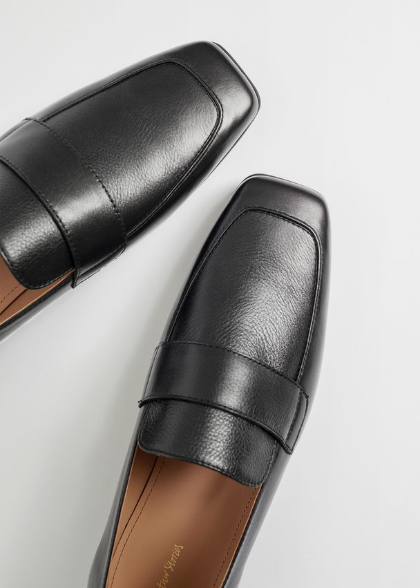 & Other Stories Klassische schmale Loafers aus Leder Schwarz