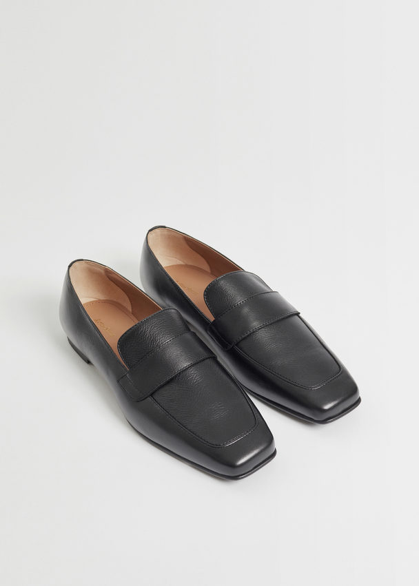 & Other Stories Klassische schmale Loafers aus Leder Schwarz