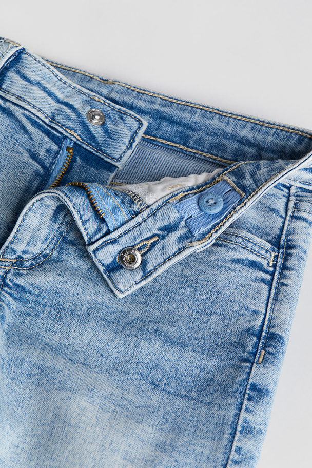 H&M Relaxed Fit Jeans Helles Denimblau