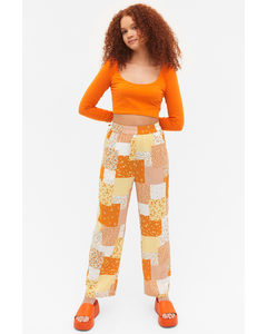 Leichte Hose mit orangefarbenem Patchwork-Blumenmuster Orangefarbenes Patchwork-Blume