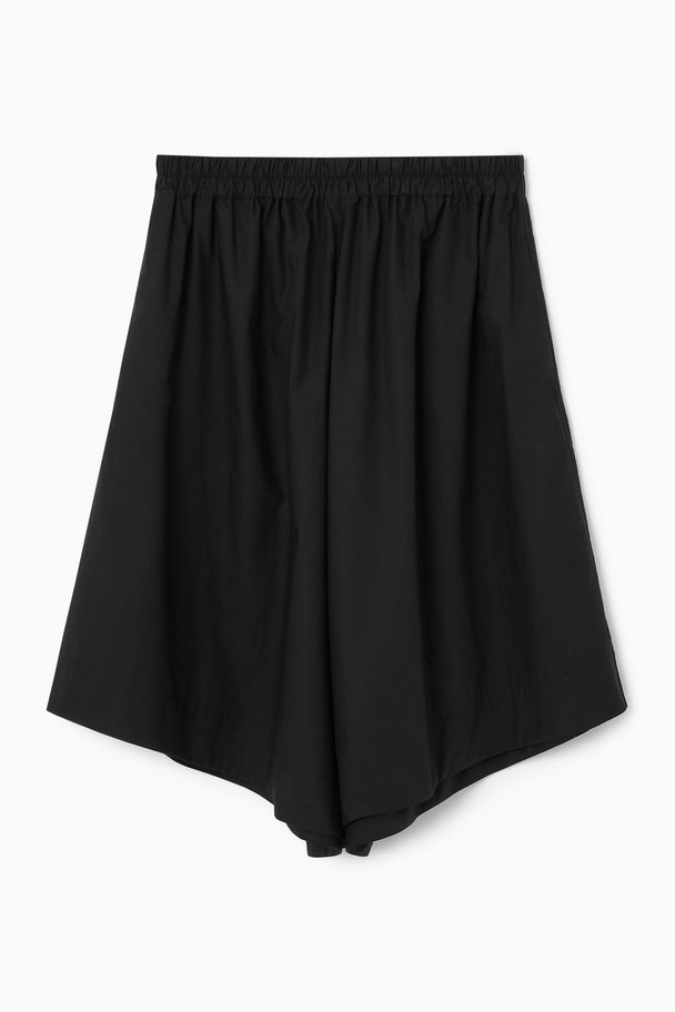 COS Shorts Med Vida Ben Och Rynkning Svart