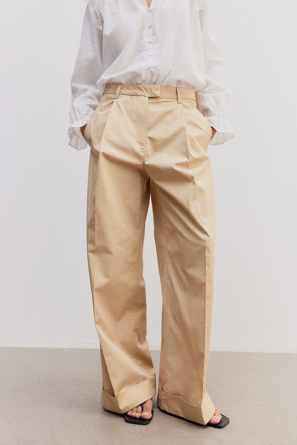 H&M Chino in Loose Fit Beige