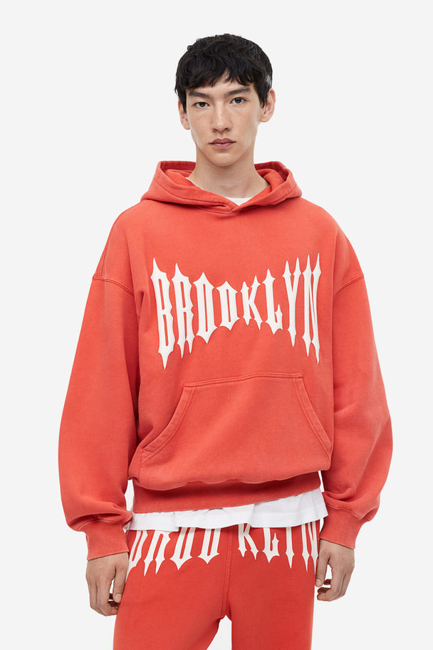 H&M Capuchonsweater Met Print - Oversized Fit Rood/brooklyn