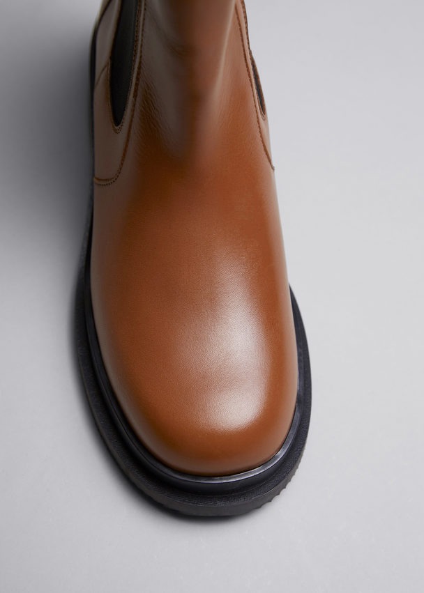 & Other Stories Chelsea Boots aus Leder Braun